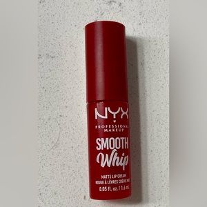 NYX Smooth Whip Matte Lip Crème Cherry Cream